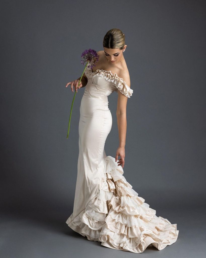 Sia Fashion vjenčanica šampanj boje.